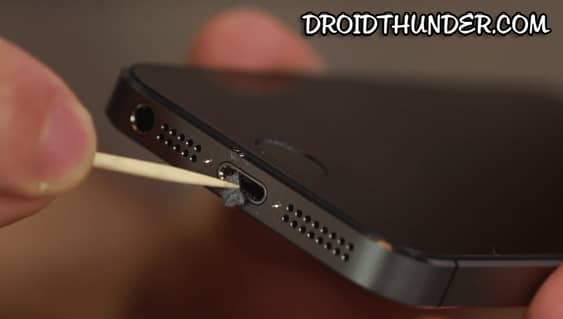 Clean iPhone Lightning Port using Toothpicks